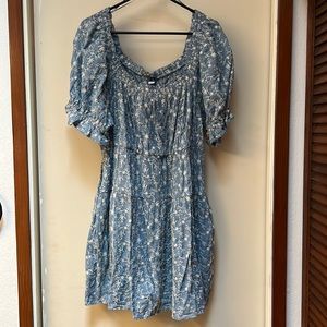 Embroidered white flower light blue Old Navy dress!